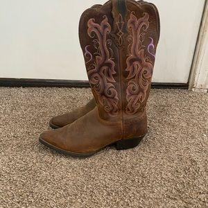 Women Cowboys boots, only worn a handful of times. Great condition!